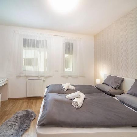 Grace Pine Apartment 1 ブダペスト エクステリア 写真