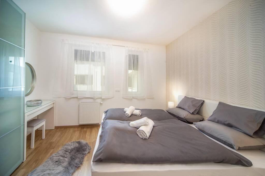 Grace Pine Apartment 1 ブダペスト エクステリア 写真