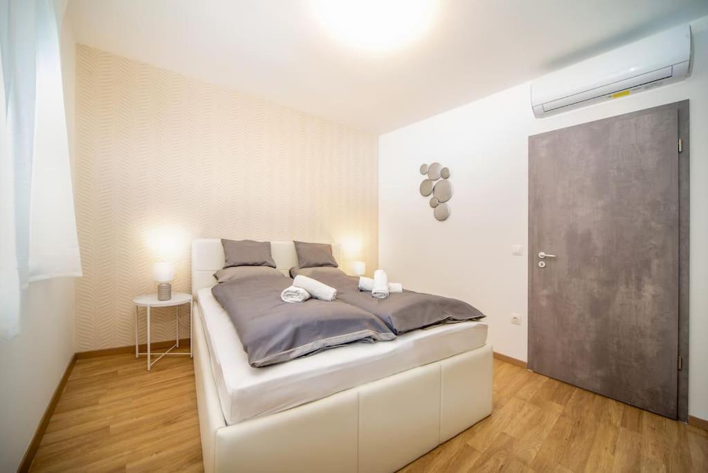 Grace Pine Apartment 1 ブダペスト エクステリア 写真